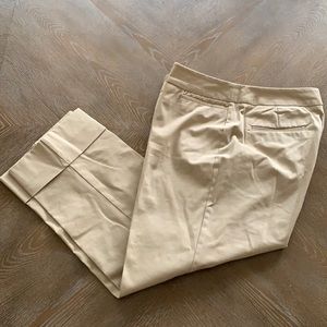 CHICO’S Cropped Rolled Up Kaki Pants 1=8